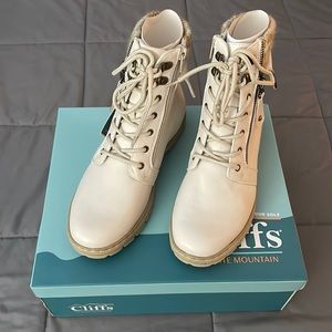 NWT/Box Cliffs by White Mountain Kaylee Winter White Sweater Boots